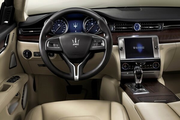 Интерьер Maserati Quattroporte