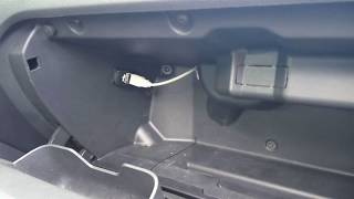 VW Polo - USB розетка в Бардачке