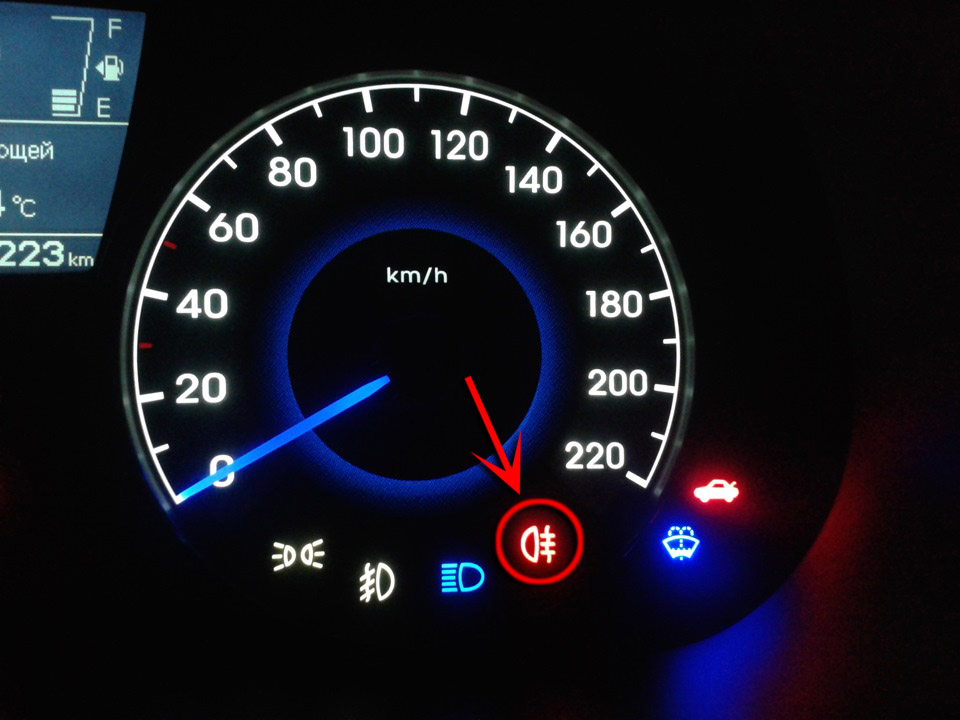 Индикатор задних противотуманных фар в комбинации приборов на автомобиле Hyundai Solaris 2010-2016