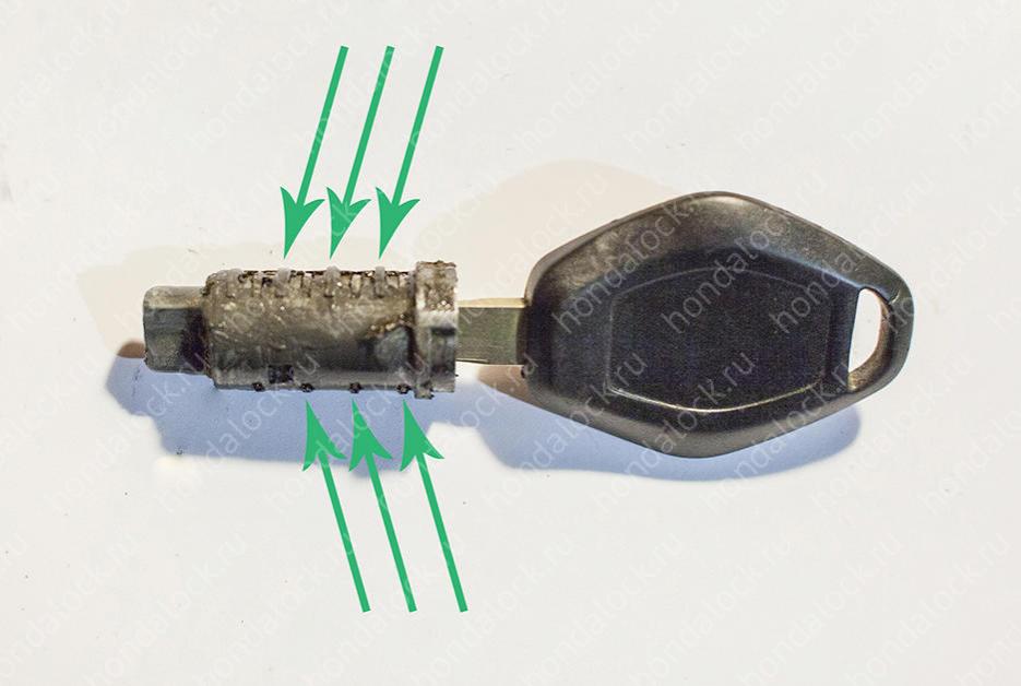 Изношенные элементы секретности личинки замка зажигания БМВ Е46