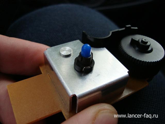 Замена ламп кнопок ПТФ, регулировки подсветки и корректора Mitsubishi Lancer 9 (7)