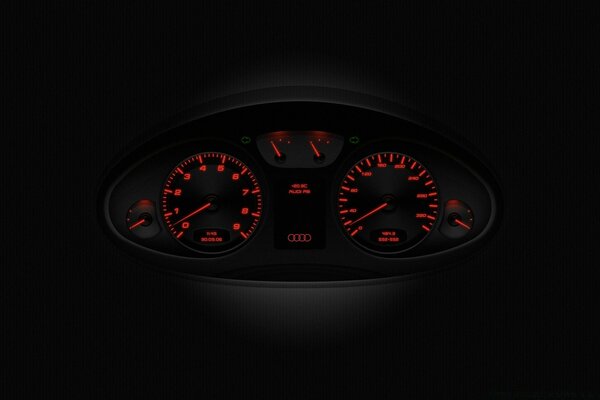 Audi R8 спидометр