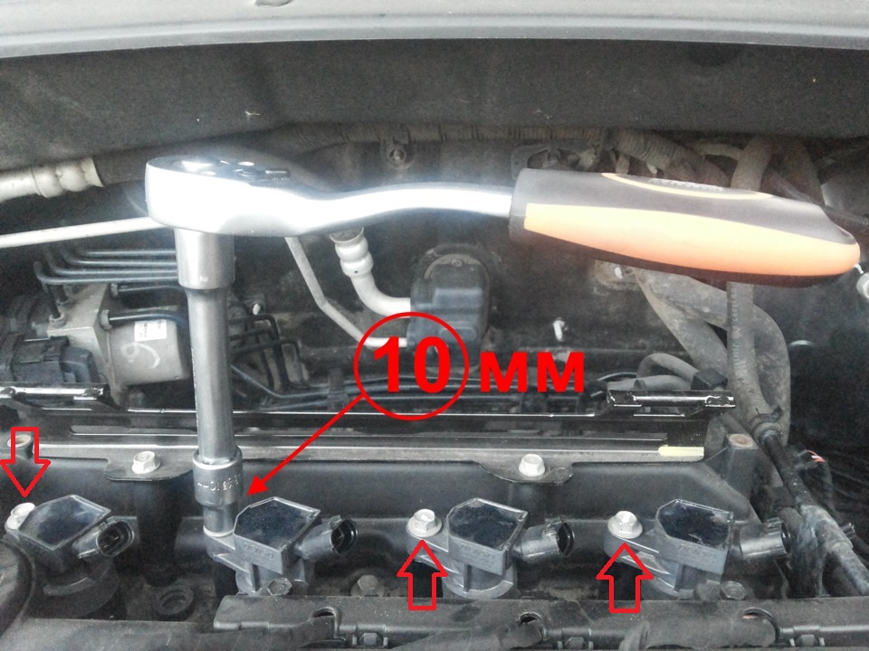 Открутить катушки зажигания на автомобиле Hyundai ix35