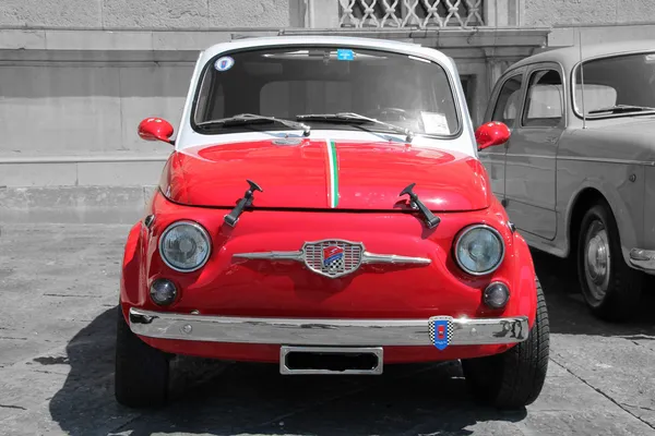 Старый автомобиль - Fiat 500 — стоковое фото