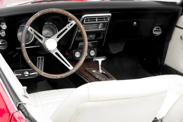 Старинный американский автомобиль — стоковое фото