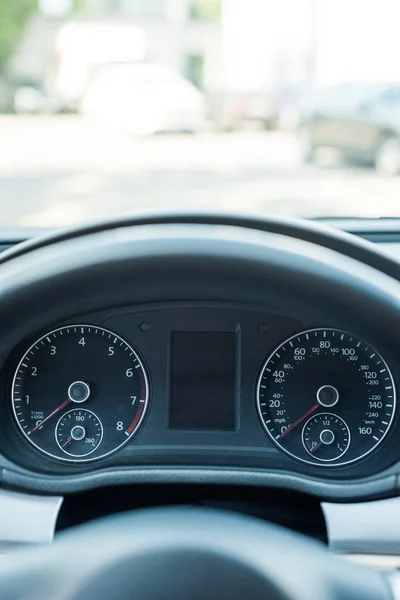 Close View Black Speedometer Steering Wheel Car — стоковое фото
