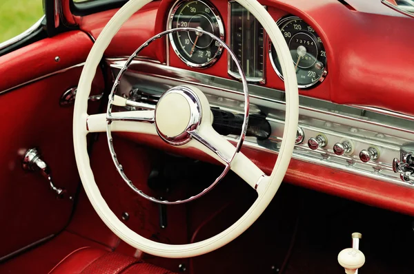 Панель и рулевое колесо автомобиля коллекционеры — стоковое фото