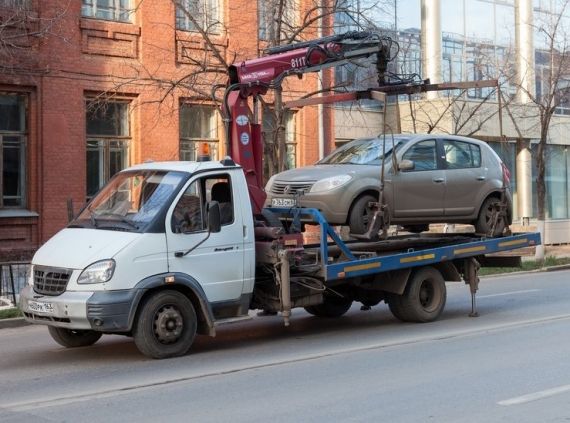 В каких случаях забирают машину на штрафстоянку? Полный список