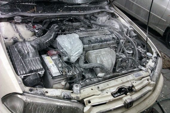 Как и чем правильно мыть двигатель автомобиля в домашних условиях? Чистый движок радует глаз