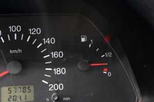 Датчик бензина не показывает уровень топлива