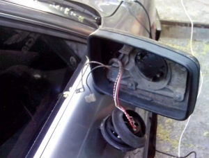 Фото проверки проводов и клемм электропривода бокового зеркала, drive2.ru
