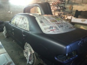 На фото - подготовка к покраске автомобиля жидкой резиной, drive2.ru