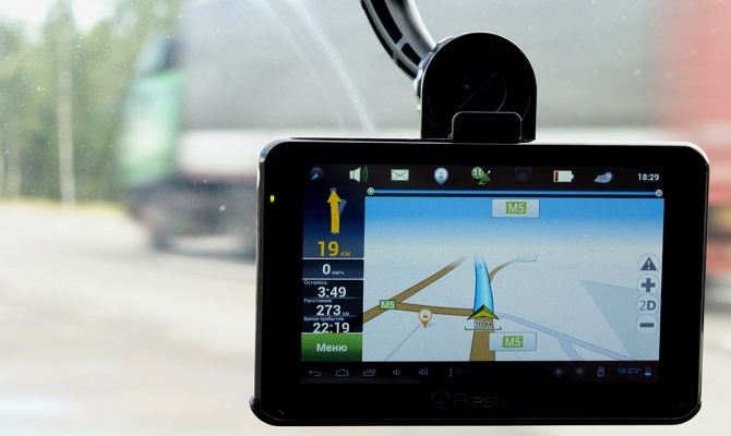 Качественный дисплей современного навигатора авто